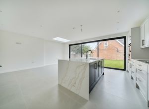 Kitchen diner angle 5- click for photo gallery